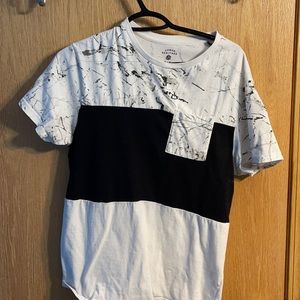 Men’s shirt size Medium US